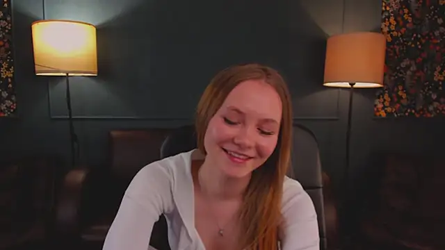 Snapshot of FloraLarsson chatting on May 2, 2026, 3:50 pm FloraLarsson online show from May 2, 2026, 3:50 pm
