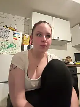 Snapshot of CuteBeaX chatting on May 23, 2026, 7:18 pm CuteBeaX online show from May 23, 2026, 7:18 pm