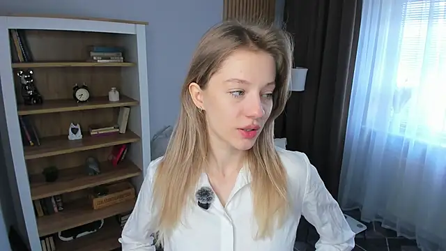 katemossse online show from May 4, 2026, 8:32 am