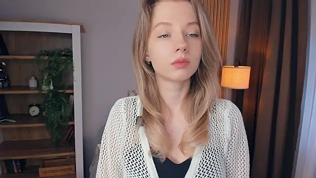 katemossse online show from May 11, 2026, 7:47 am