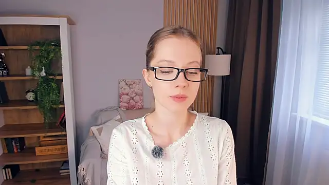 katemossse online show from May 13, 2026, 7:39 am