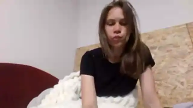 Lisahoppii online show from May 13, 2026, 8:27 pm