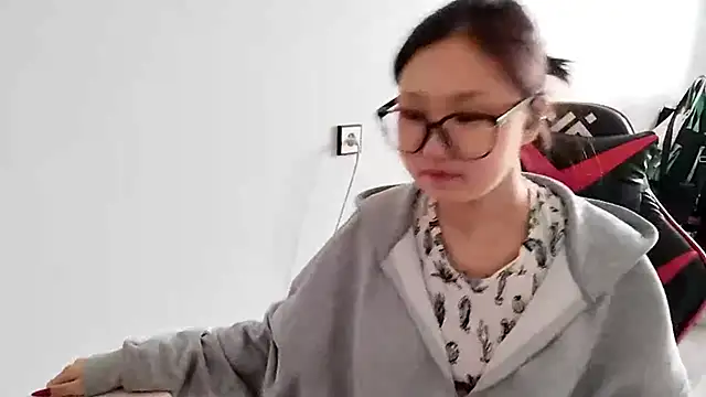 AdelineCanup online show from May 19, 2026, 1:22 am