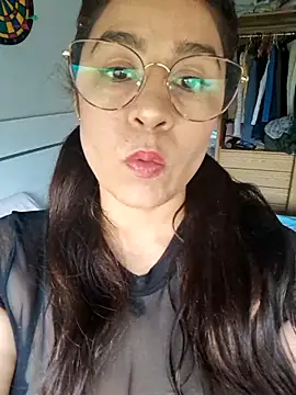 Snapshot of charloteone chatting on April 29, 2026, 1:37 pm charloteone online show from April 29, 2026, 1:37 pm