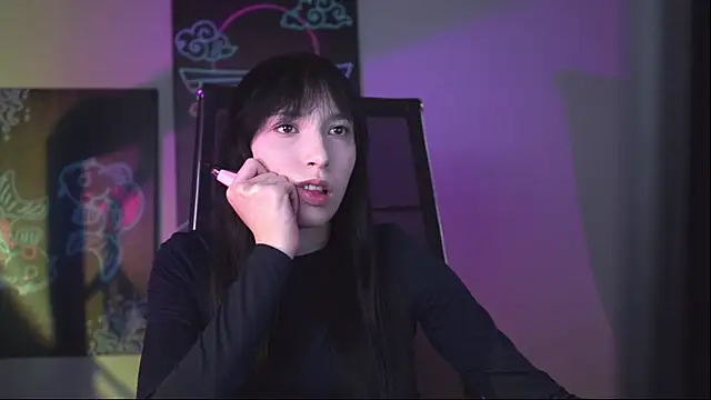 SeraphineSparda online show from May 27, 2026, 11:29 am
