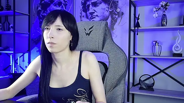SeraphineSparda online show from July 28, 2026, 12:23 pm