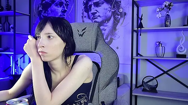 SeraphineSparda online show from July 28, 2026, 3:21 pm