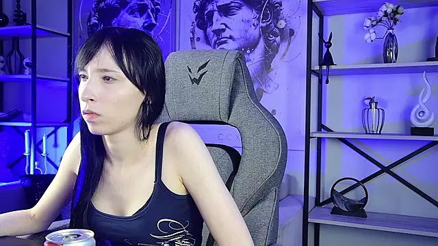 SeraphineSparda online show from July 28, 2026, 6:31 pm