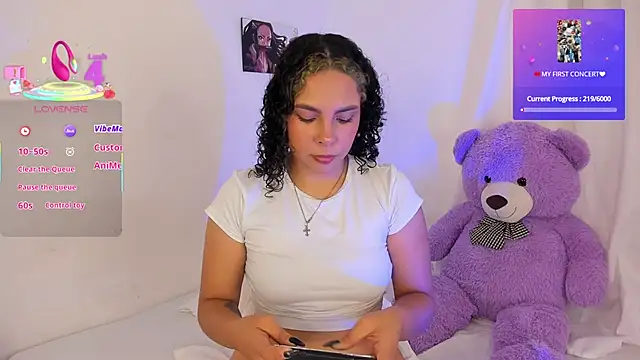 Snapshot of Violetta_cam_ chatting on May 23, 2026, 2:28 am Violetta cam online show from May 23, 2026, 2:28 am
