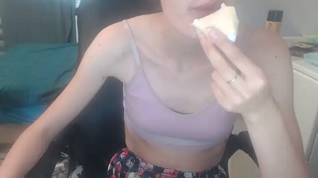 Snapshot of juili_juili chatting on May 24, 2026, 2:11 pm juili juili online show from May 24, 2026, 2:11 pm
