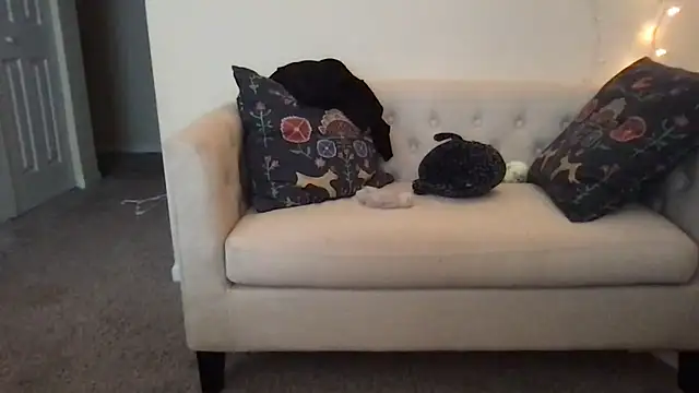 kittycat4810 online show from May 25, 2026, 5:41 pm