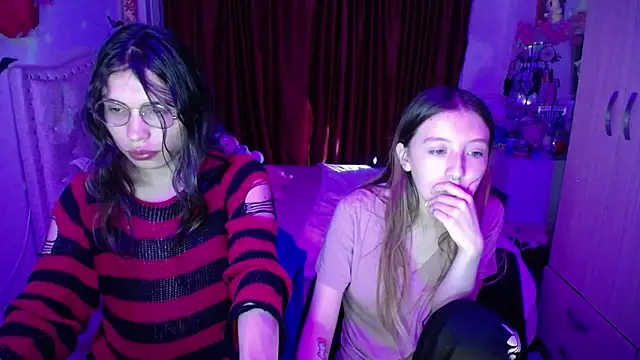 Snapshot of Blair_y_Briar chatting on May 6, 2026, 12:52 am Blair y Briar online show from May 6, 2026, 12:52 am