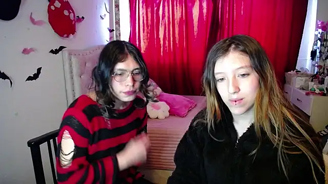 Snapshot of Blair_y_Briar chatting on June 1, 2026, 3:58 pm Blair y Briar online show from June 1, 2026, 3:58 pm