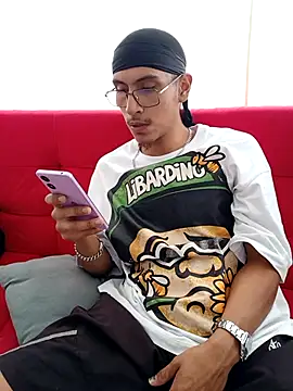 Snapshot of Lil_black009 chatting on May 7, 2026, 2:55 pm Lil black009 online show from May 7, 2026, 2:55 pm