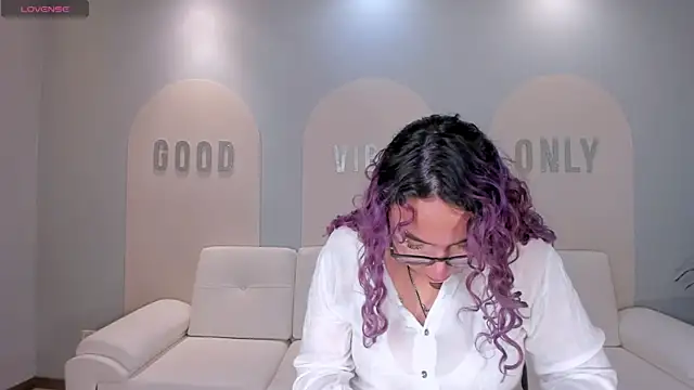 Snapshot of LoiseHarper chatting on May 3, 2026, 5:30 pm LoiseHarper online show from May 3, 2026, 5:30 pm