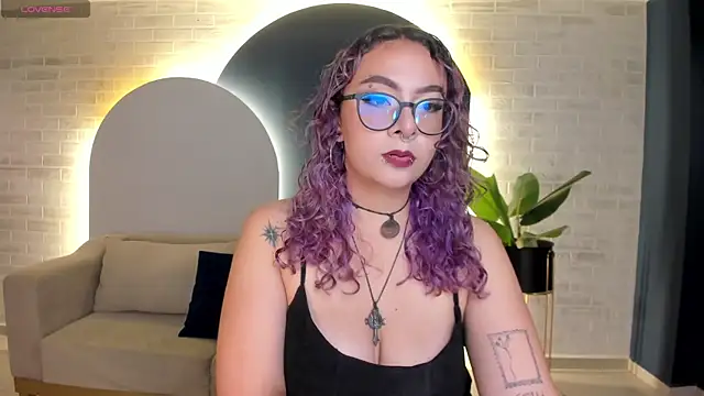 Snapshot of LoiseHarper chatting on May 8, 2026, 2:50 am LoiseHarper online show from May 8, 2026, 2:50 am