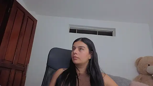 valerihouse  online show from May 3, 2026, 1:55 am