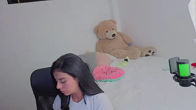 Snapshot of valerihouse_ chatting on June 18, 2026, 12:22 am valerihouse online show from June 18, 2026, 12:22 am