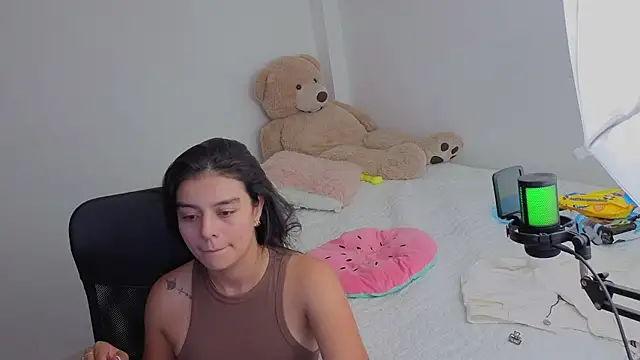Snapshot of valerihouse_ chatting on July 8, 2026, 2:27 am valerihouse online show from July 8, 2026, 2:27 am