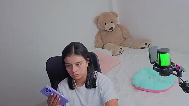 Snapshot of valerihouse_ chatting on August 1, 2026, 2:55 am valerihouse online show from August 1, 2026, 2:55 am