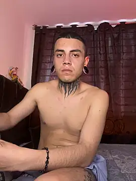 Snapshot of _valentinoooo chatting on July 21, 2026, 4:09 pm valentinoooo online show from July 21, 2026, 4:09 pm