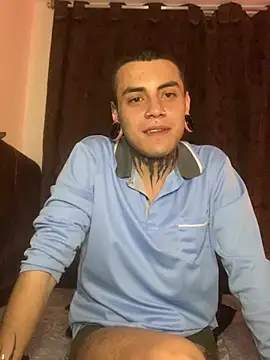 Snapshot of _valentinoooo chatting on July 23, 2026, 3:04 am valentinoooo online show from July 23, 2026, 3:04 am