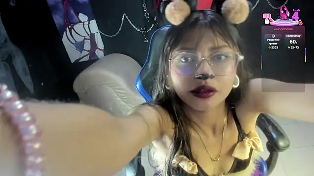 Snapshot of Noa_lau chatting on June 16, 2026, 8:11 pm Noa lau online show from June 16, 2026, 8:11 pm