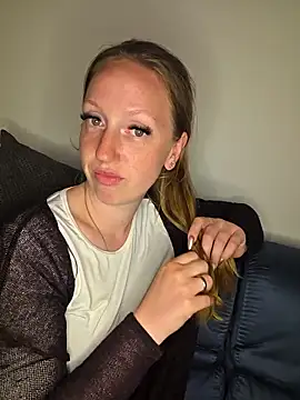 Snapshot of SweetGermanAlina chatting on June 1, 2026, 8:43 pm SweetGermanAlina online show from June 1, 2026, 8:43 pm