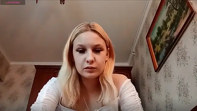 Snapshot of SharriLeisey chatting on June 2, 2026, 10:17 am SharriLeisey online show from June 2, 2026, 10:17 am
