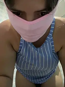 Snapshot of Emma_bom chatting on May 19, 2026, 7:42 pm Emma bom online show from May 19, 2026, 7:42 pm