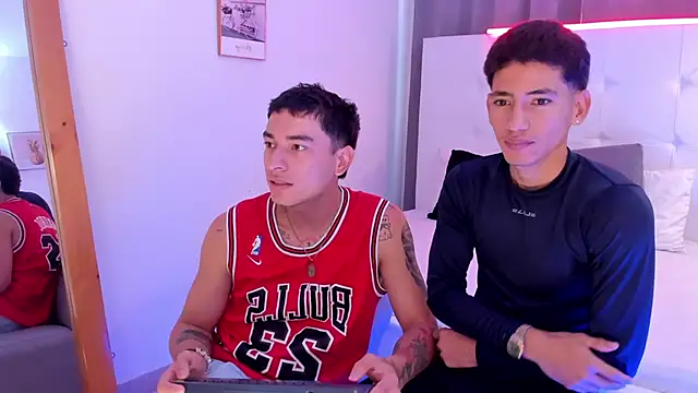 Snapshot of Alejo-and-Thiago chatting on May 14, 2026, 12:34 pm Alejo-and-Thiago online show from May 14, 2026, 12:34 pm