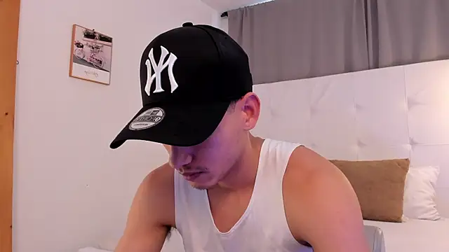 Snapshot of Alejo-and-Thiago chatting on June 26, 2026, 12:31 pm Alejo-and-Thiago online show from June 26, 2026, 12:31 pm