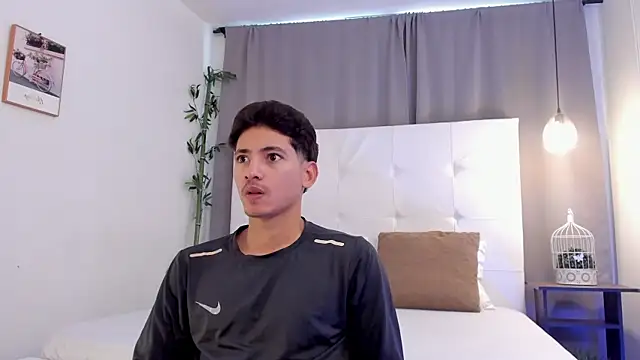 Snapshot of Alejo-and-Thiago chatting on July 13, 2026, 1:36 pm Alejo-and-Thiago online show from July 13, 2026, 1:36 pm