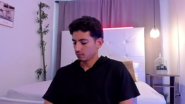 Snapshot of Alejo-and-Thiago chatting on August 1, 2026, 12:26 pm Alejo-and-Thiago online show from August 1, 2026, 12:26 pm