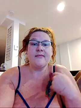 Snapshot of petitelionne1 chatting on May 24, 2026, 9:53 pm petitelionne1 online show from May 24, 2026, 9:53 pm