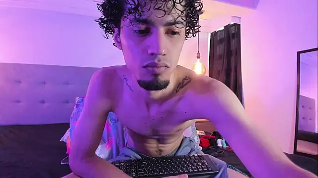 MichaelEvanss  online show from May 18, 2026, 1:17 pm