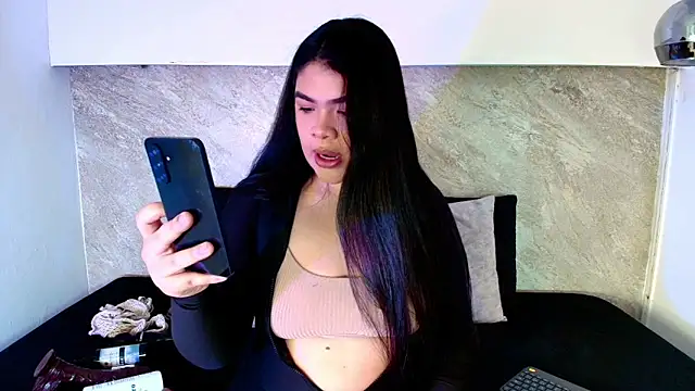 Emma  becket1 online show from May 13, 2026, 1:36 am