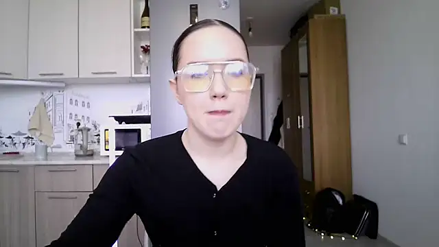 LannieCam online show from May 25, 2026, 9:59 am