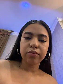 Snapshot of Dulcerouss__ chatting on May 15, 2026, 11:39 am Dulcerouss online show from May 15, 2026, 11:39 am