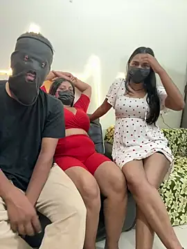 MUSKANHOTCOUPLE online show from May 12, 2026, 6:54 am