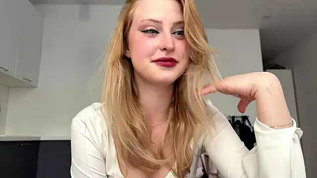 Snapshot of MiaCutes chatting on May 9, 2026, 1:16 pm MiaCutes online show from May 9, 2026, 1:16 pm