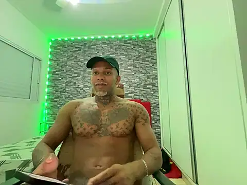 Maxloirinho online show from May 3, 2026, 10:38 pm