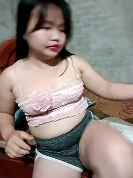 Snapshot of Lily_Henry chatting on May 11, 2026, 12:44 pm Lily Henry online show from May 11, 2026, 12:44 pm