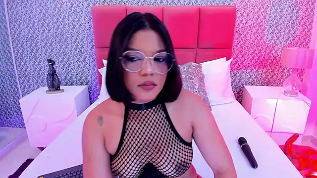 TianaGloww online show from May 9, 2026, 11:37 am