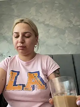 AmandaSnack online show from May 27, 2026, 4:20 am