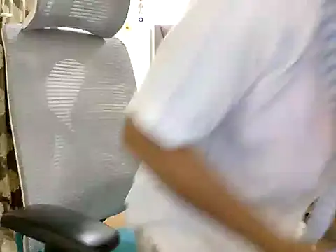 Snapshot of DR_Salini chatting on May 12, 2026, 3:31 pm DR Salini online show from May 12, 2026, 3:31 pm