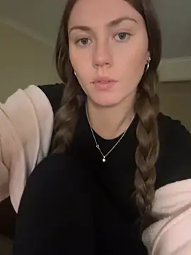 daisycollins online show from June 8, 2026, 11:10 am