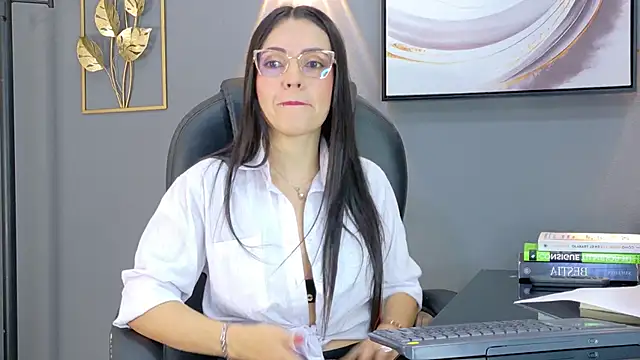 SusanZmith online show from June 4, 2026, 12:33 pm