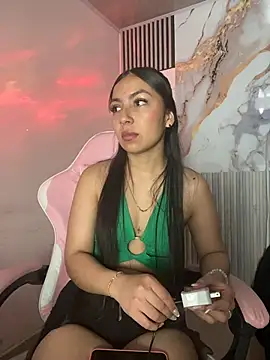 Snapshot of Julieth_ec chatting on May 8, 2026, 12:32 pm Julieth ec online show from May 8, 2026, 12:32 pm