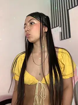 Snapshot of Julieth_ec chatting on May 22, 2026, 12:22 pm Julieth ec online show from May 22, 2026, 12:22 pm